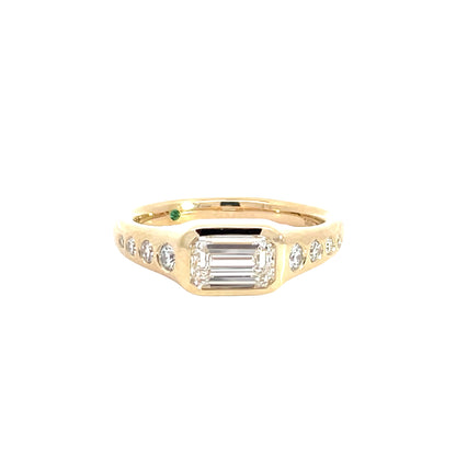 Elegant Gold Diamond Ring