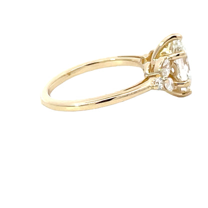 Elegant Gold Diamond Ring