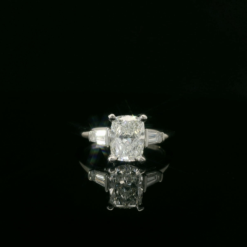 Elegant Diamond Engagement Ring