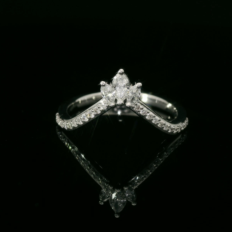Elegant Diamond Engagement Ring