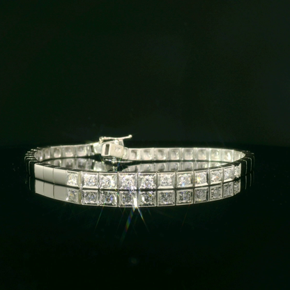 Elegant White Gold Bracelet with Sparkling Diamonds