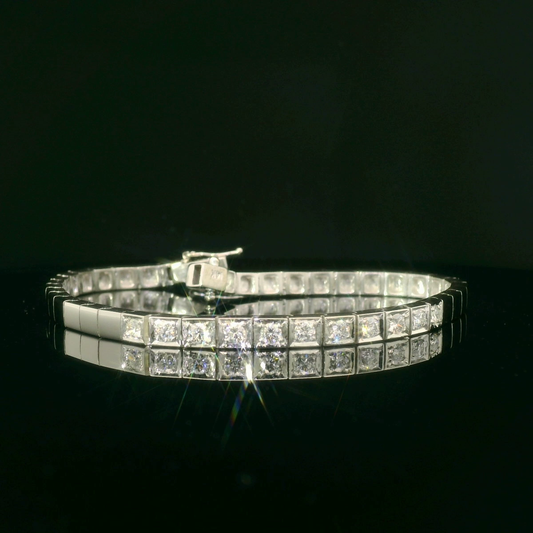Elegant White Gold Bracelet with Sparkling Diamonds