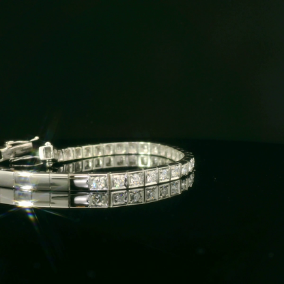 Elegant White Gold Bracelet with Sparkling Diamonds