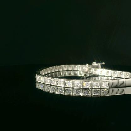 Elegant White Gold Bracelet with Sparkling Diamonds