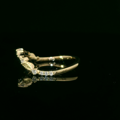 Elegant Gold Leaf Ring