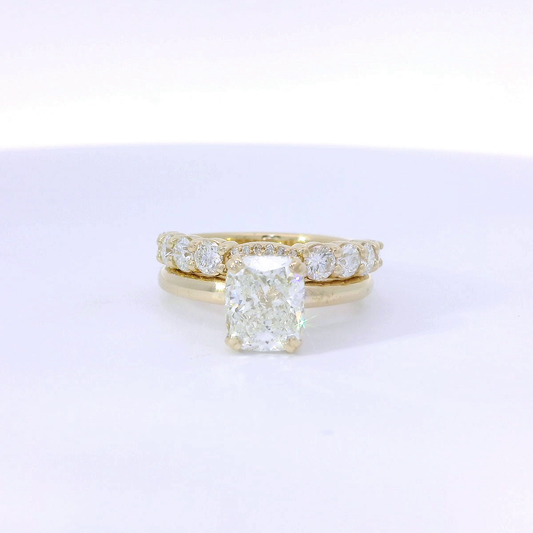 Elegant Diamond Engagement Ring