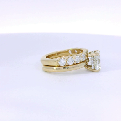 Elegant Diamond Engagement Ring