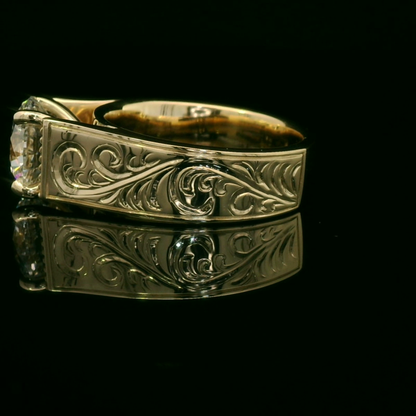 Elegant Gold Ring with Sparkling Diamond