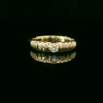 Elegant Gold Ring with Diamond