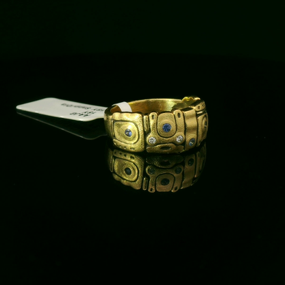 Elegant Gold Ring with Unique Design
