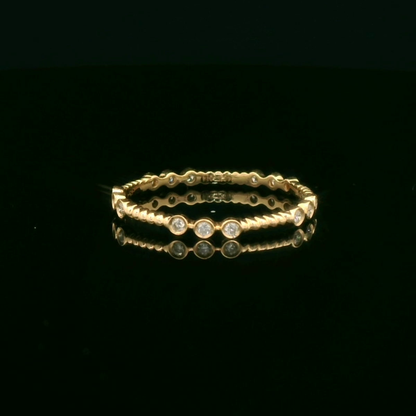 Elegant Gold and Diamond Ring