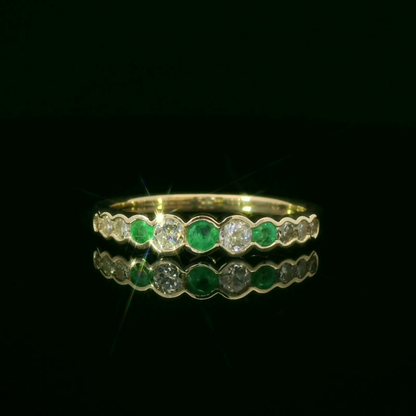 Elegant Green Emerald and Diamond Ring