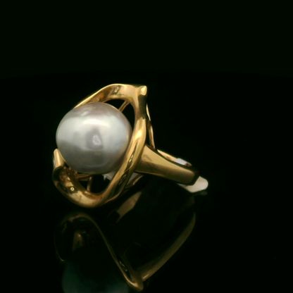 Elegant Gold Pearl Ring
