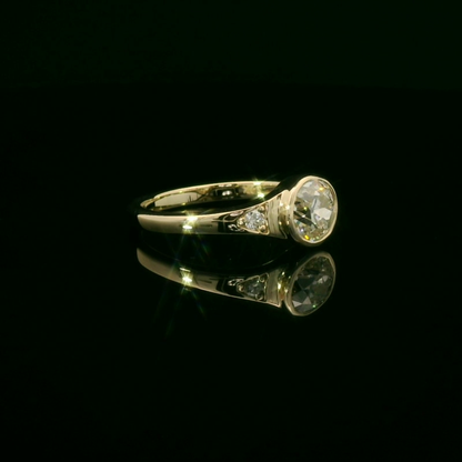 Elegant Gold Ring with Sparkling Gem