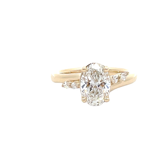 Elegant Oval Diamond Engagement Ring