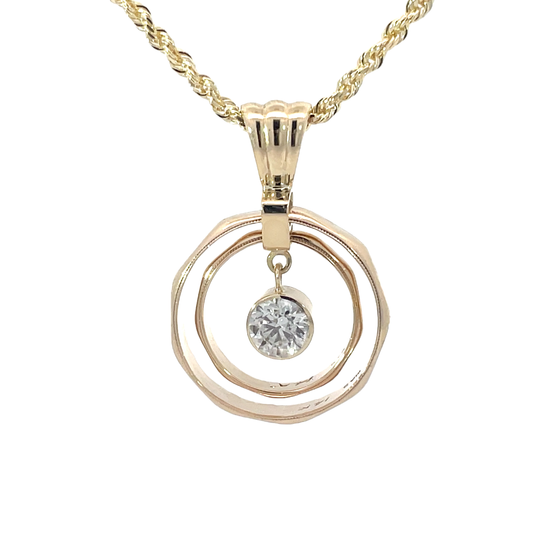 Elegant Gold Pendant with Diamond