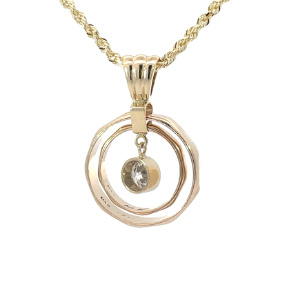 Elegant Gold Pendant with Diamond