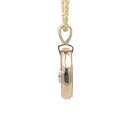 Elegant Gold Pendant with Diamond
