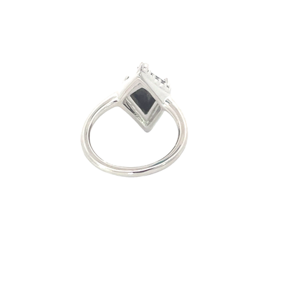 Elegant Diamond-Shaped Ring