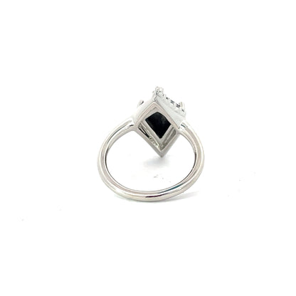 Elegant Diamond-Shaped Ring