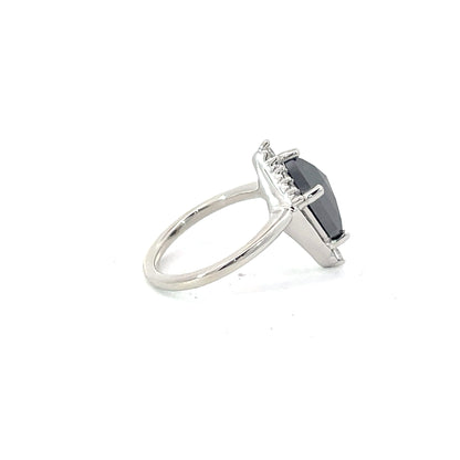 Elegant Diamond-Shaped Ring