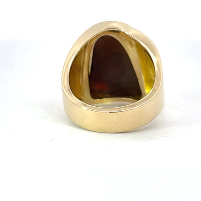Elegant Gold Ring with Gemstone