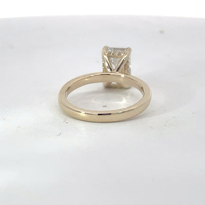 Elegant Emerald Cut Diamond Ring