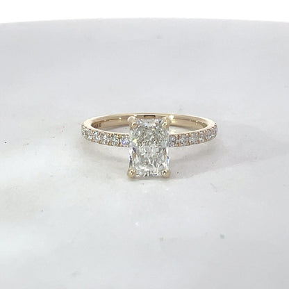 Elegant Diamond Engagement Ring