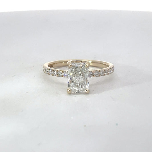 Elegant Diamond Engagement Ring