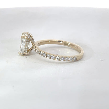 Elegant Diamond Engagement Ring