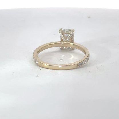 Elegant Diamond Engagement Ring