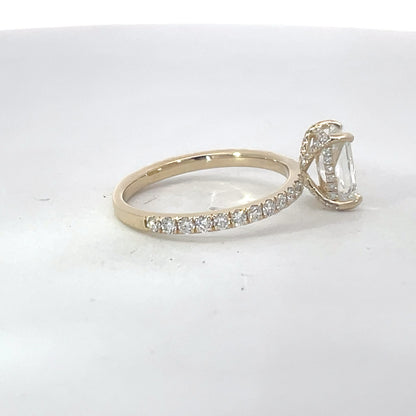 Elegant Diamond Engagement Ring