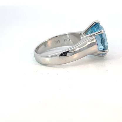 Elegant Blue Gemstone Ring