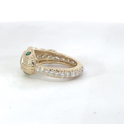 Elegant Gold and Diamond Ring