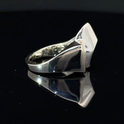 Elegant Diamond-Studded Ring