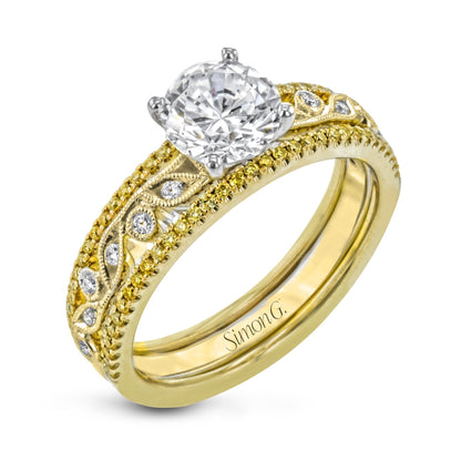 Round-cut Engagement Ring & Matching Wedding Band in 18k Gold with Diamonds
