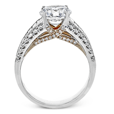 Engagement Ring in 18k Gold with Diamonds