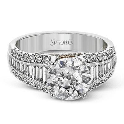 Engagement Ring in 18k Gold with Diamonds