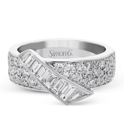 Fashion Ring in 18k Gold With Diamonds