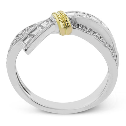 Fashion Ring In 18k Gold With Diamonds