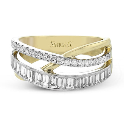 Fashion Ring in 18k Gold with Diamonds