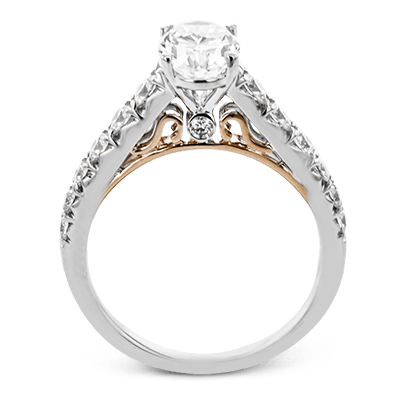Oval-cut Engagement Ring in 18k Gold with Diamonds
