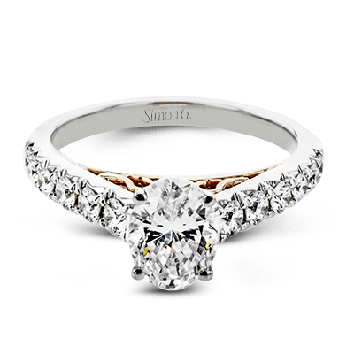 Oval-cut Engagement Ring in 18k Gold with Diamonds