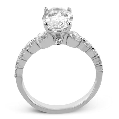 Oval-cut Engagement Ring in 18k Gold with Diamonds