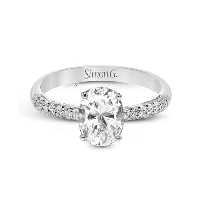 Oval-cut Engagement Ring & Matching Wedding Band in 18k Gold with Diamonds