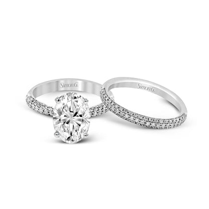 Oval-cut Engagement Ring & Matching Wedding Band in 18k Gold with Diamonds