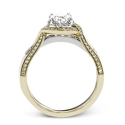 Oval-cut Halo Engagement Ring in 18k Gold with Diamonds