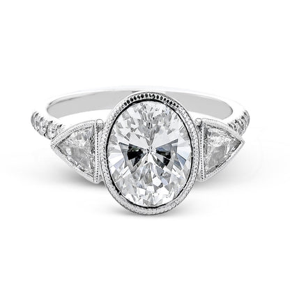 Oval-cut Three-stone Engagement Ring in 18k Gold with Diamonds