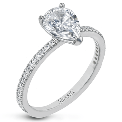 Pear-cut Engagement Ring & Matching Wedding Band in 18k Gold with Diamonds