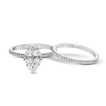 Pear-cut Engagement Ring & Matching Wedding Band in 18k Gold with Diamonds